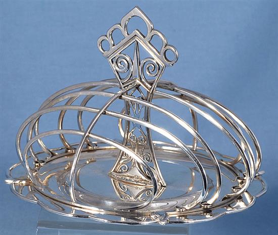 A good George V Arts & Crafts silver seven bar toast rack, Diameter :7 ¼”/183mm Height 5 ¼”/135mm Weight: 17.2oz/487grms